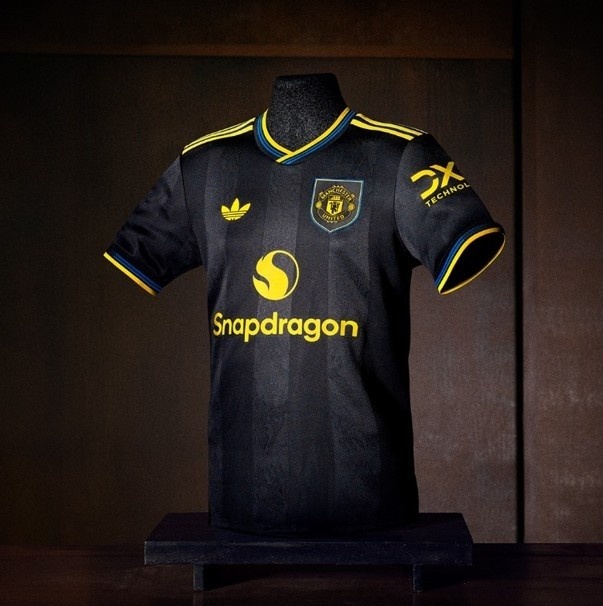 曼联官方:客战枪手将穿黑色球衣;上次联赛客胜枪手还是穆帅时期